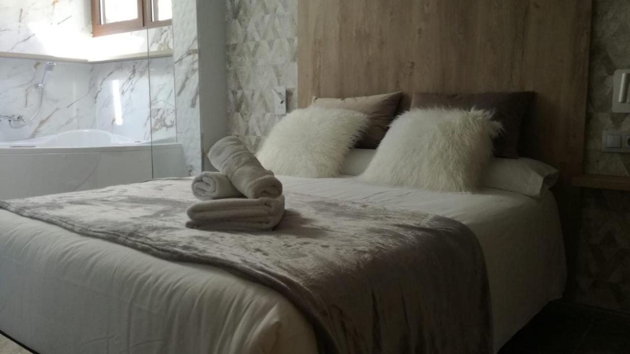 Apartamentos Los Robles Alcala del Jucar Ngoại thất bức ảnh