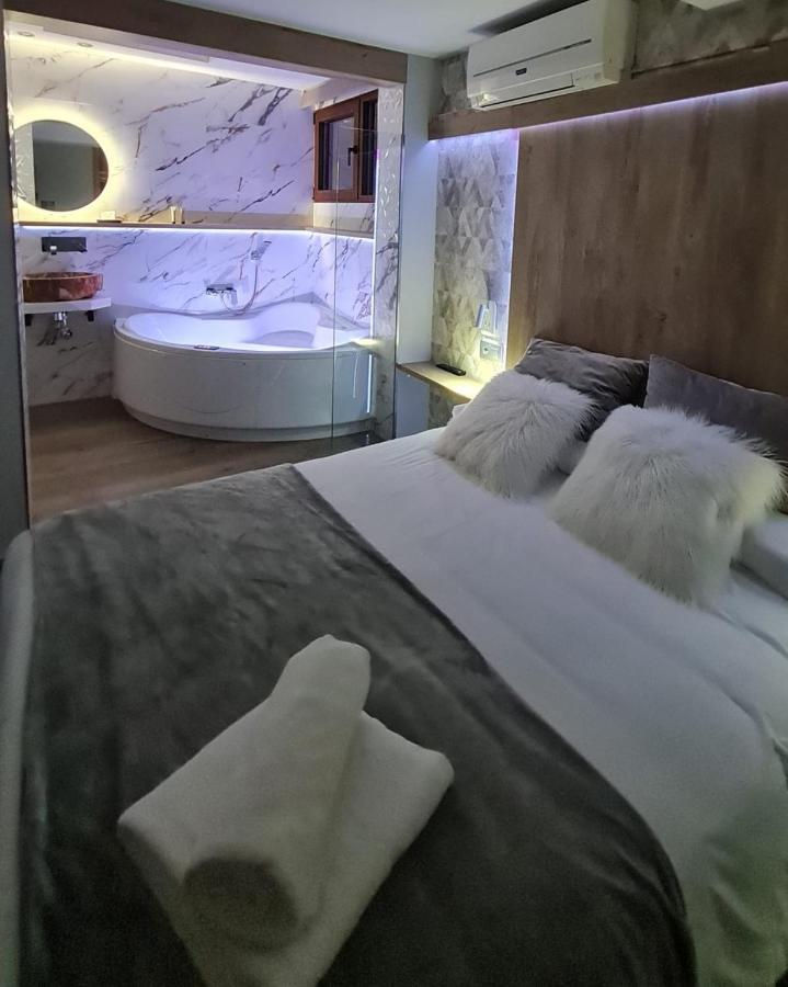 Apartamentos Los Robles Alcala del Jucar Ngoại thất bức ảnh